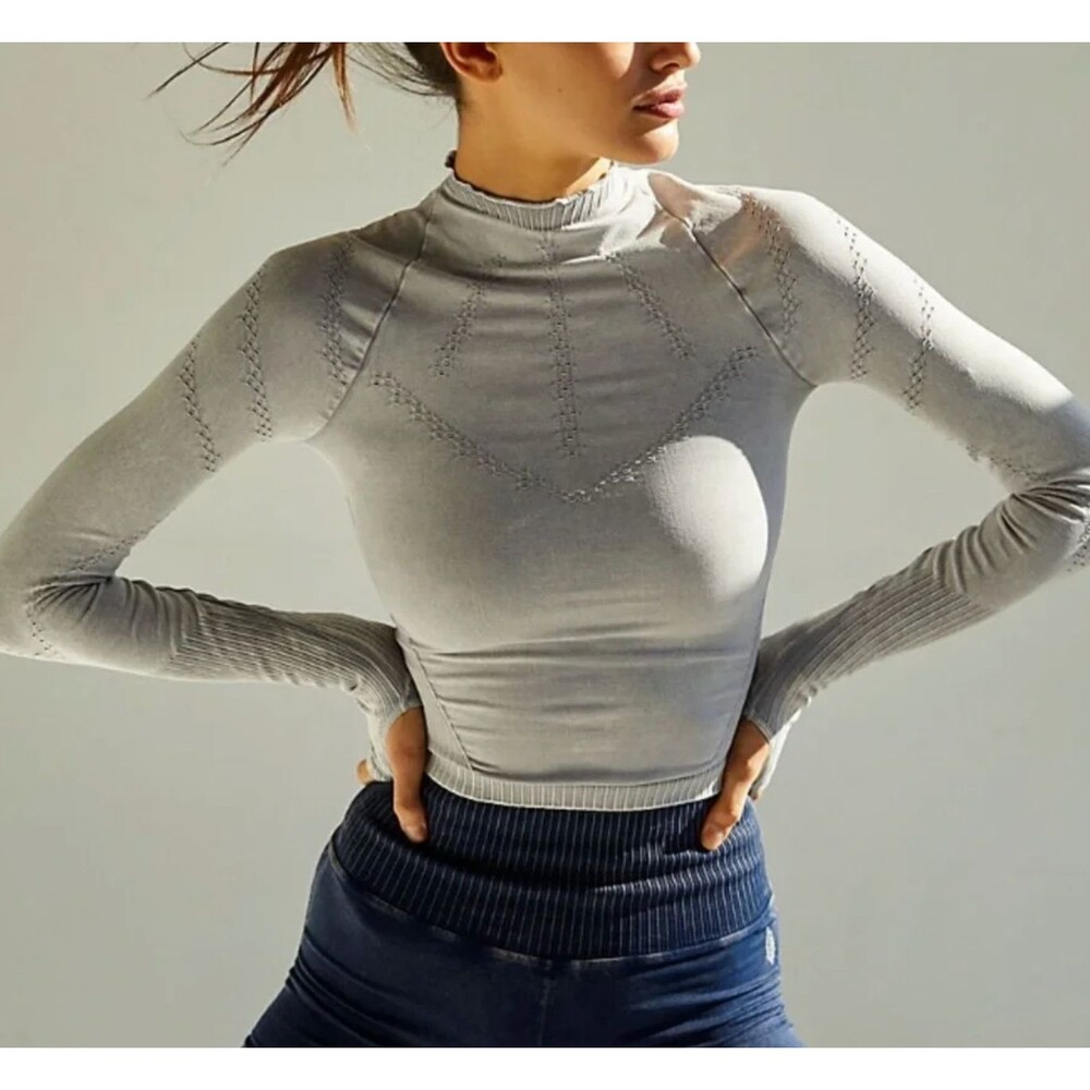 Free People Top good karma hi-neck crop womens Gray medium large workout outdoor